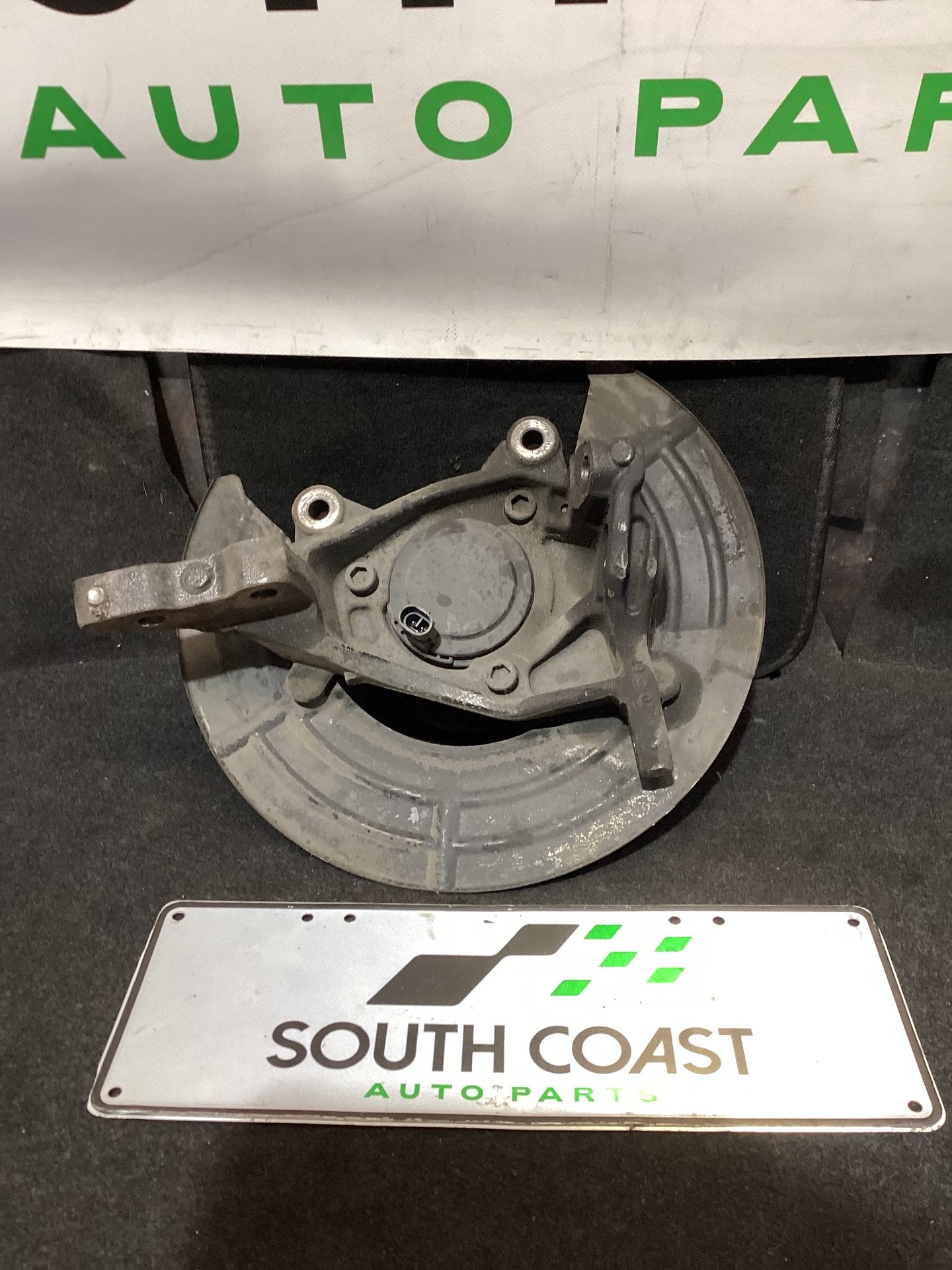 Holden Calais VE 6G1EX55768L940846 Right Front Hub Assembly
