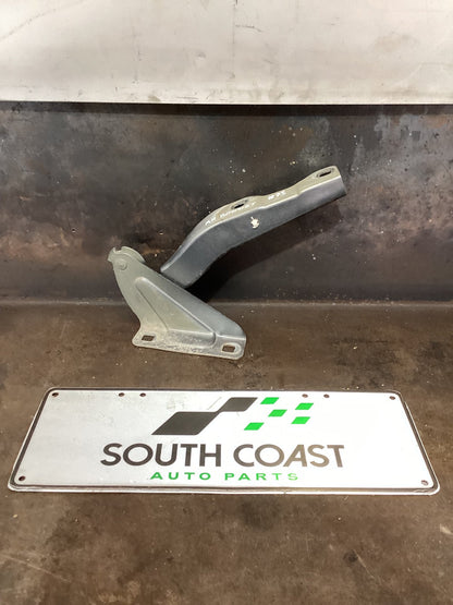 2018 Volkswagen Amarok Right Bonnet Hinge 2H0823302A