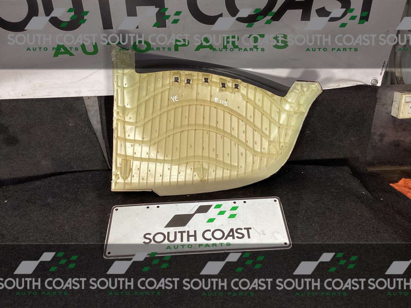 Holden Calais VE 6G1EX55768L940846 Dash Trim 92177887
