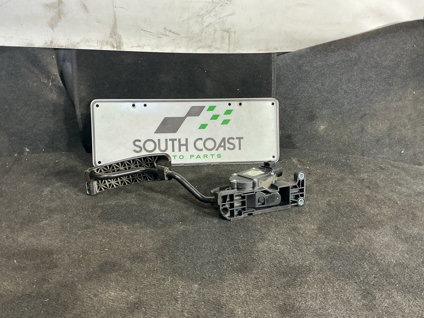 2005 Holden Commodore VZ  Accelerator Pedal