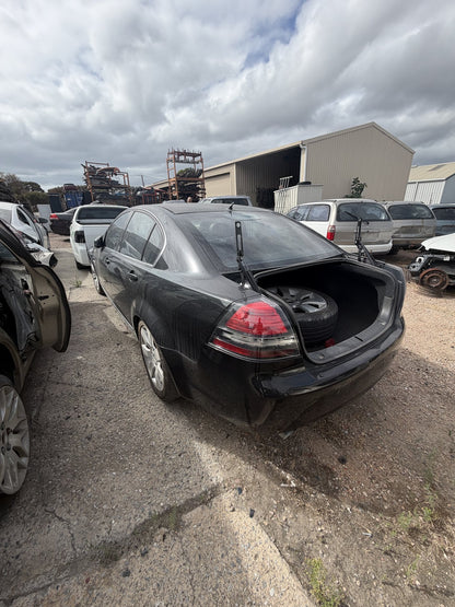 Holden Calais VE 6G1EX55768L940846 Air Dam