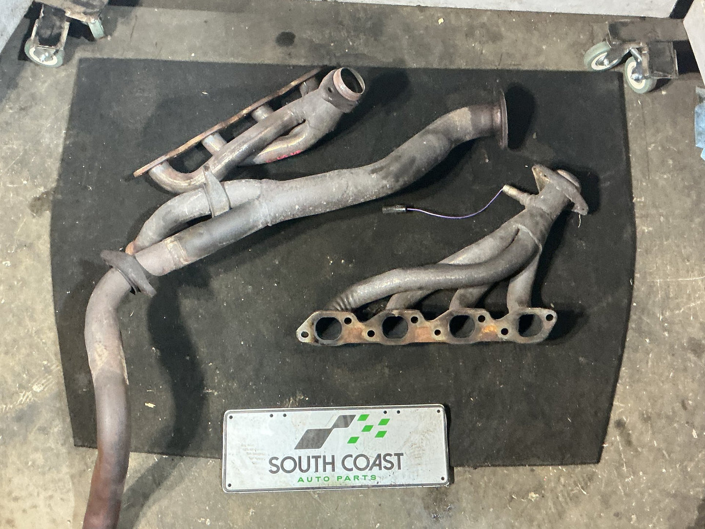 1990 Holden Statesman VQ 6H8VSY19UML459969 Manifold