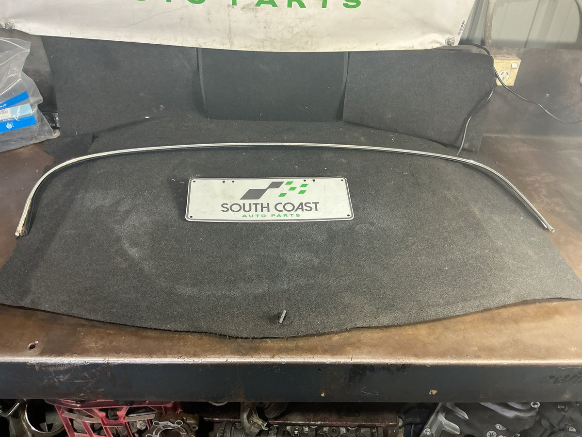 1990 Holden Statesman VQ 6H8VSY19UML459969 Rear Window Mould