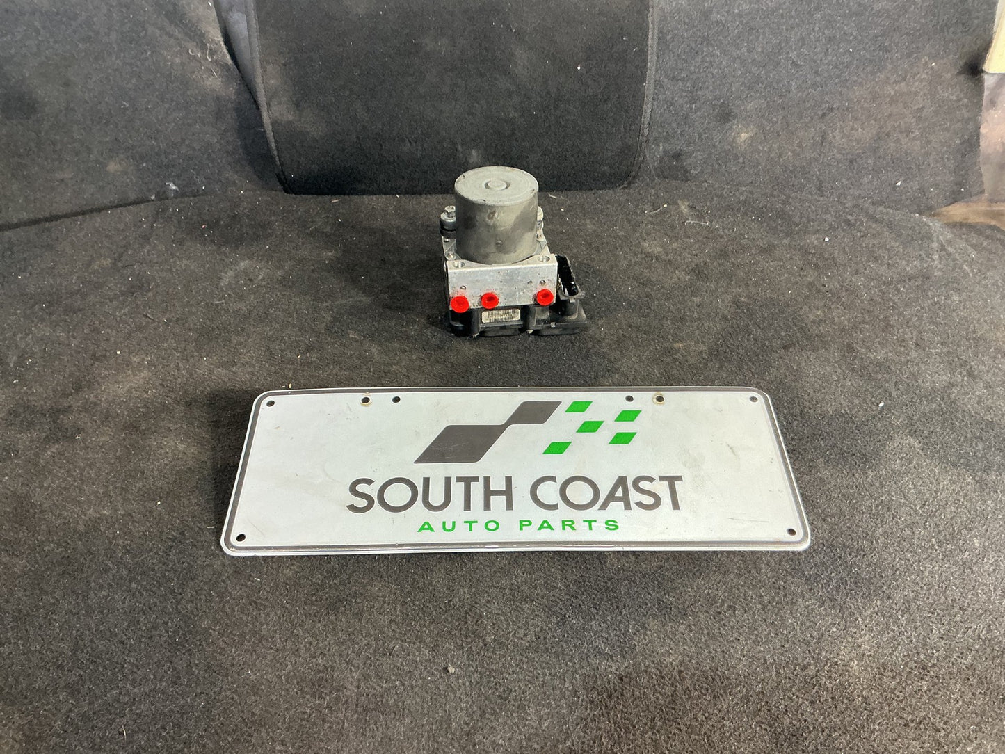 2005 Holden Commodore VZ  ABS Pump 92104013