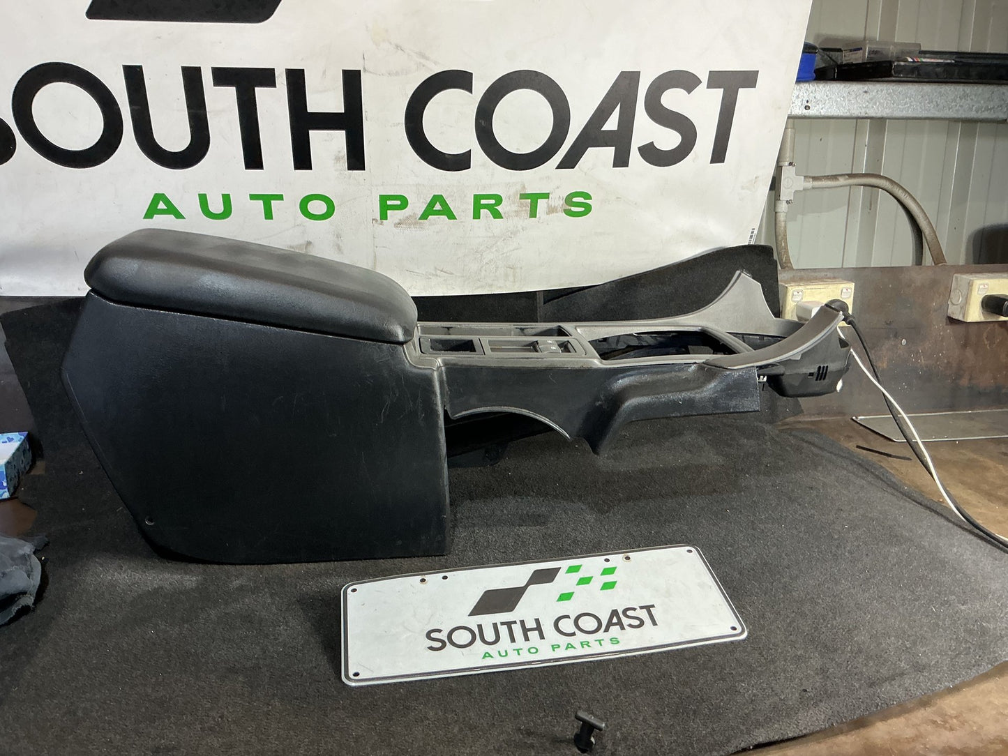 2005 Holden Commodore VZ  Centre Console