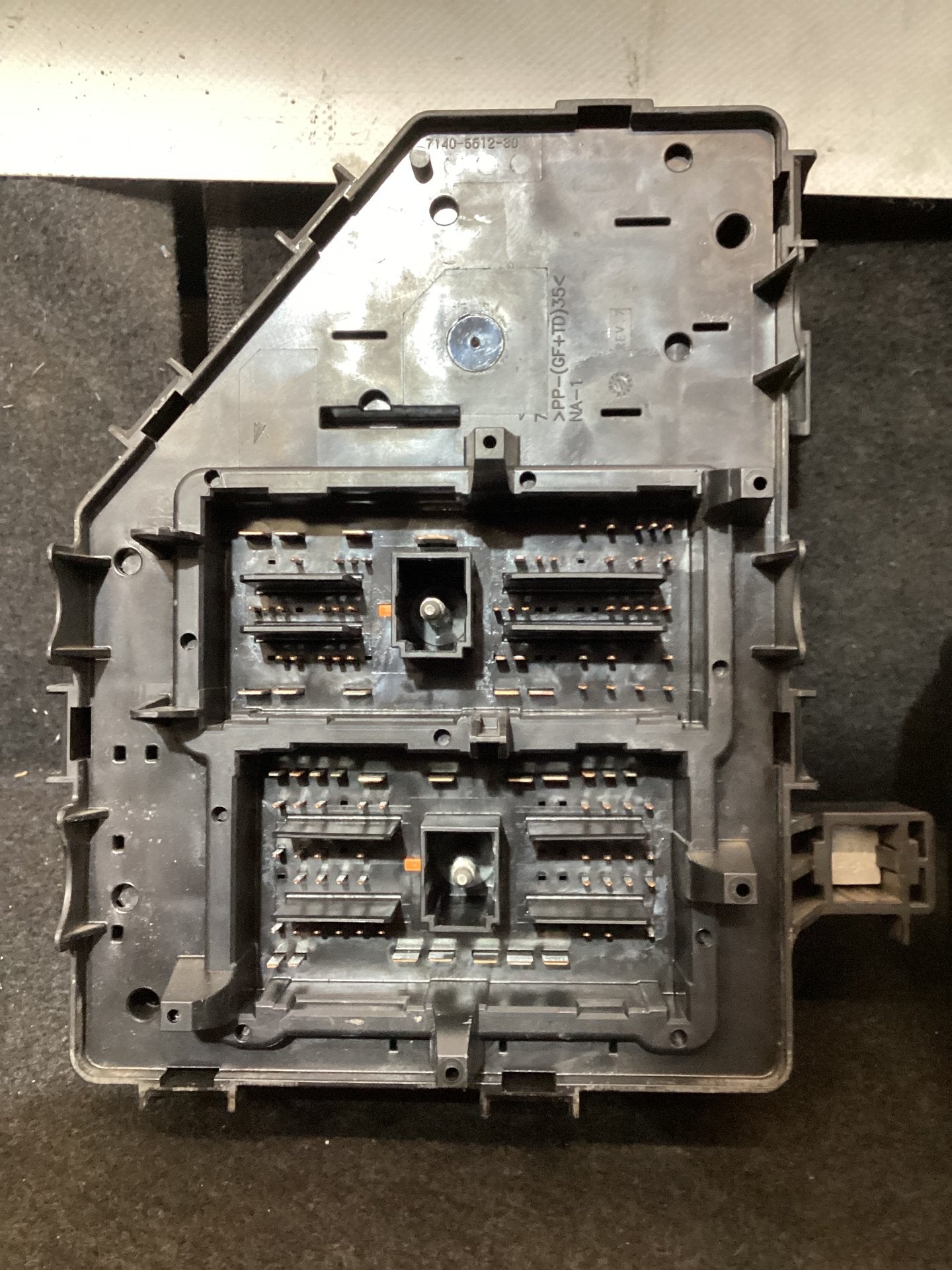 2011 Holden Commodore VE  Engine Fuse Box 92237641