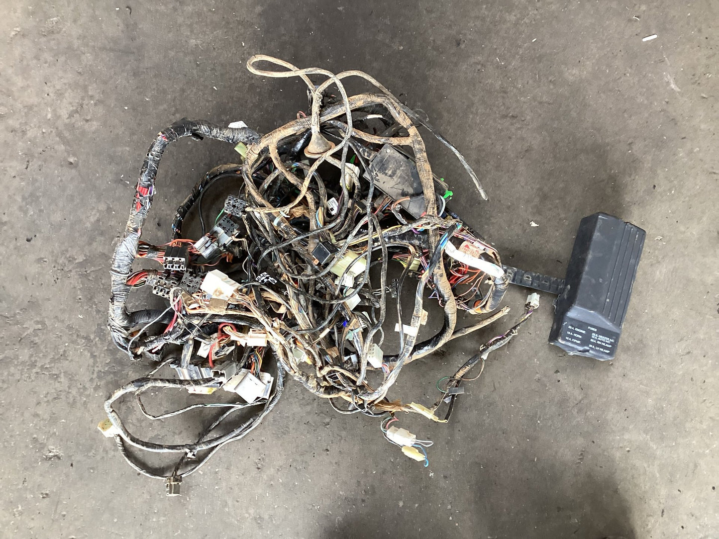 2002 - 2003 Holden Commodore VS  Engine Wiring Harness 92058715