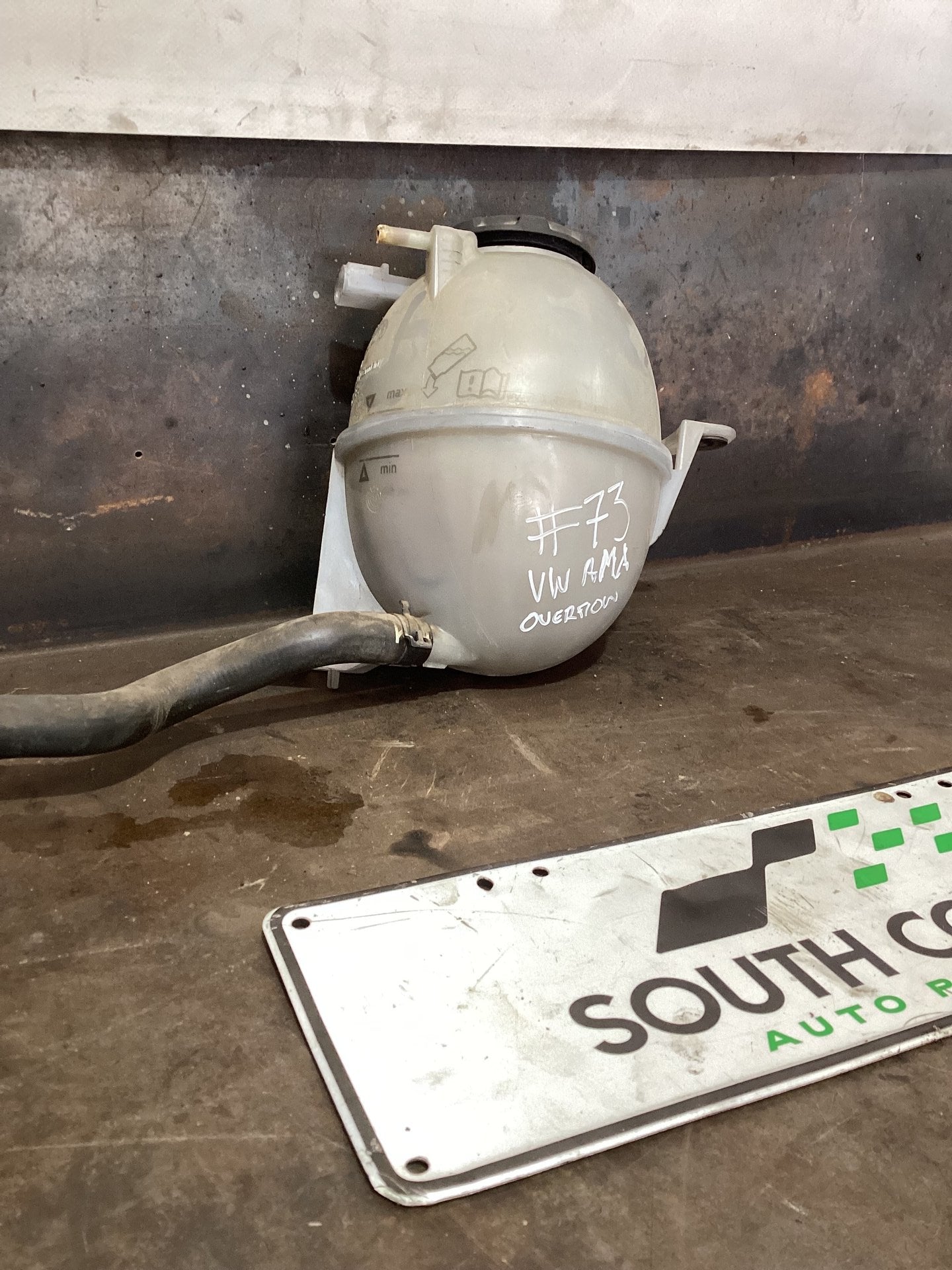 2018 Volkswagen Amarok Overflow Bottle 2HO121407