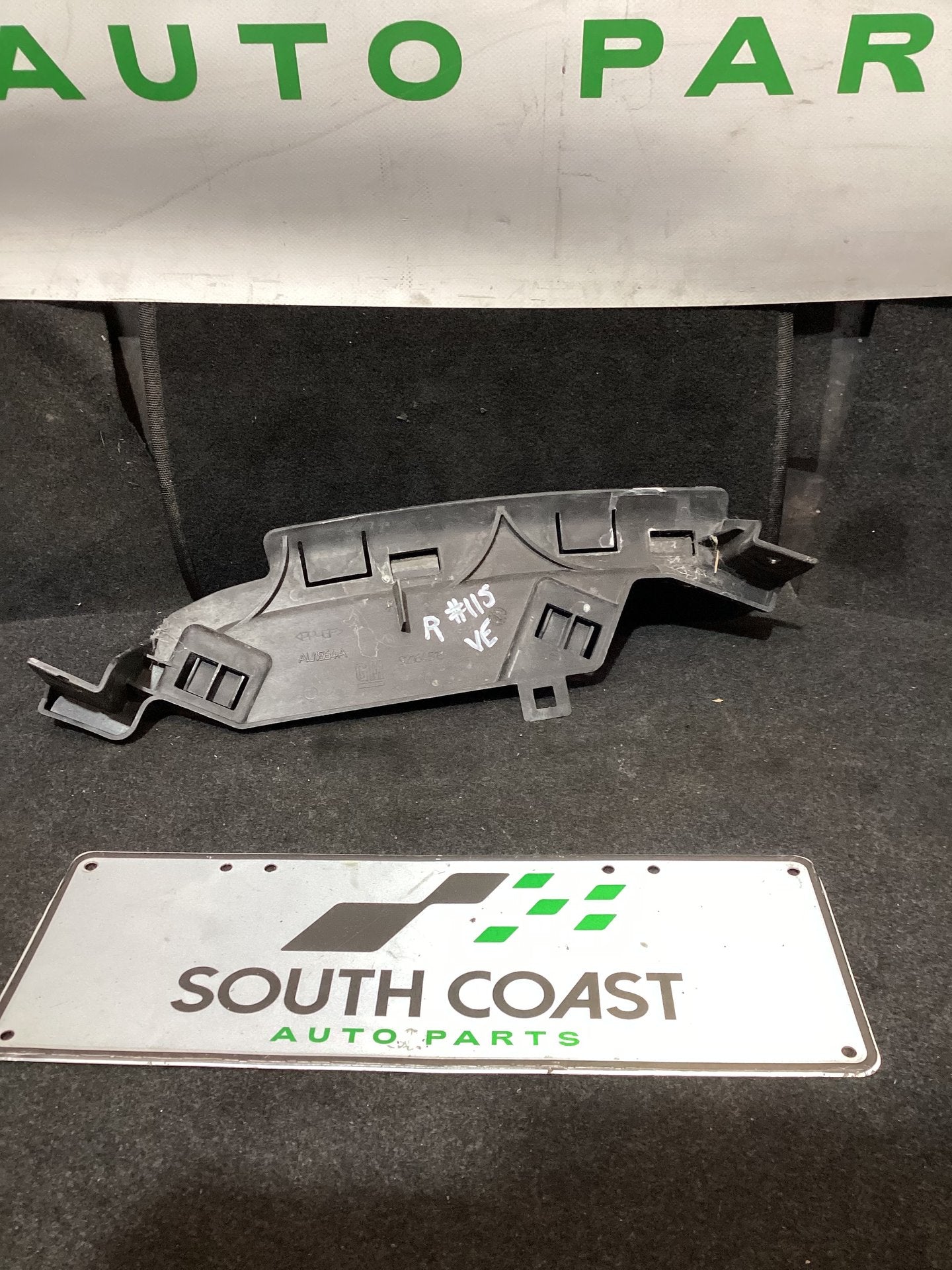 Holden Calais VE 6G1EX55768L940846 Right Front Bumper Corner Support Bracket 92164516