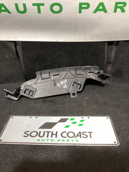 Holden Calais VE 6G1EX55768L940846 Right Front Bumper Corner Support Bracket 92164516