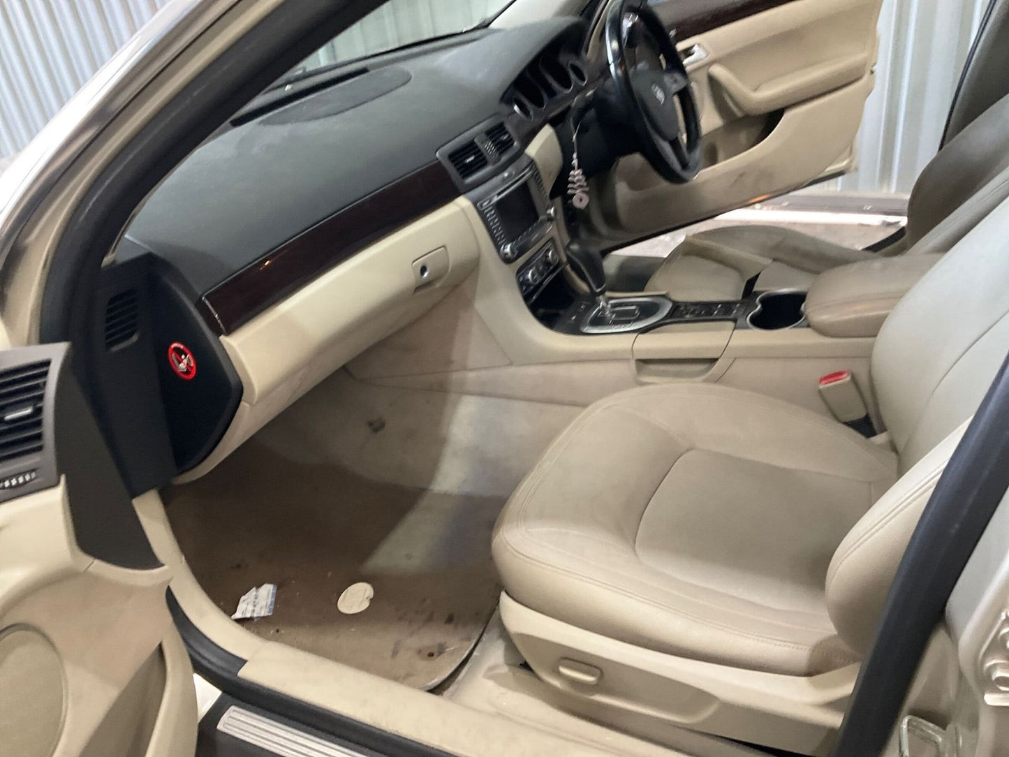 2010 Holden Statesman WM  Complete Interior WMSTATESMANCOMPLETEINTERIORLEATHERSEATSDOORTRIMS