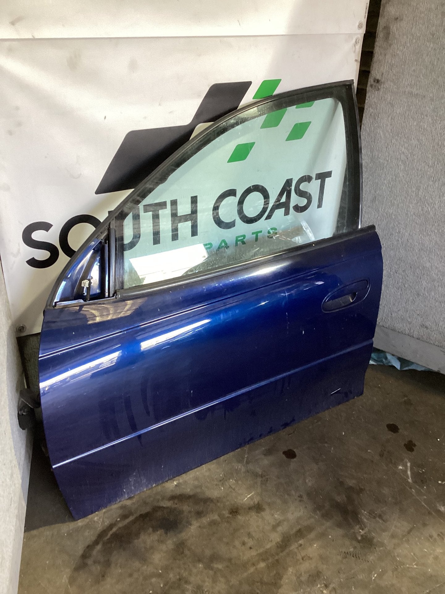2005 Holden Commodore VZ  Left Front Door