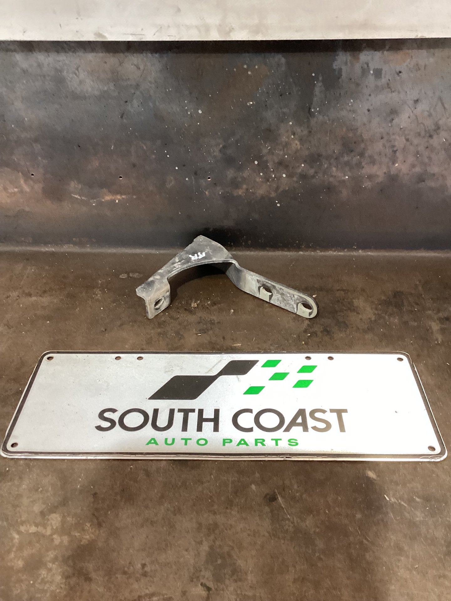 2018 Volkswagen Amarok Right Tailgate Hinge 2H5829642D