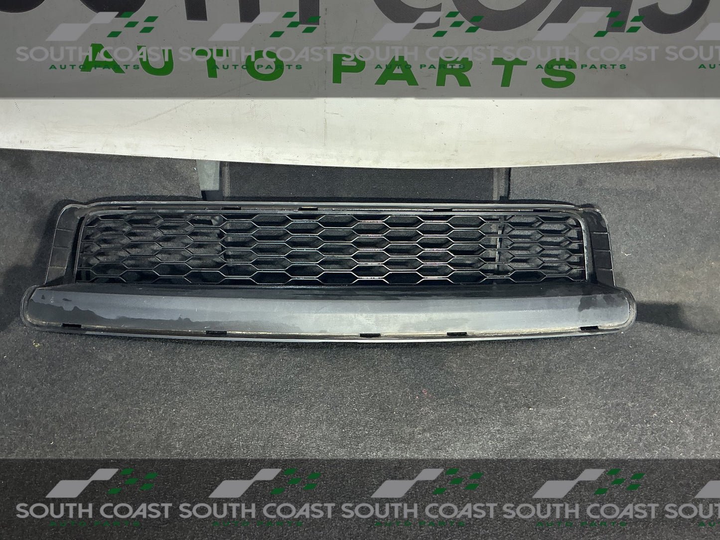 Holden Commodore VE  Grille Lower