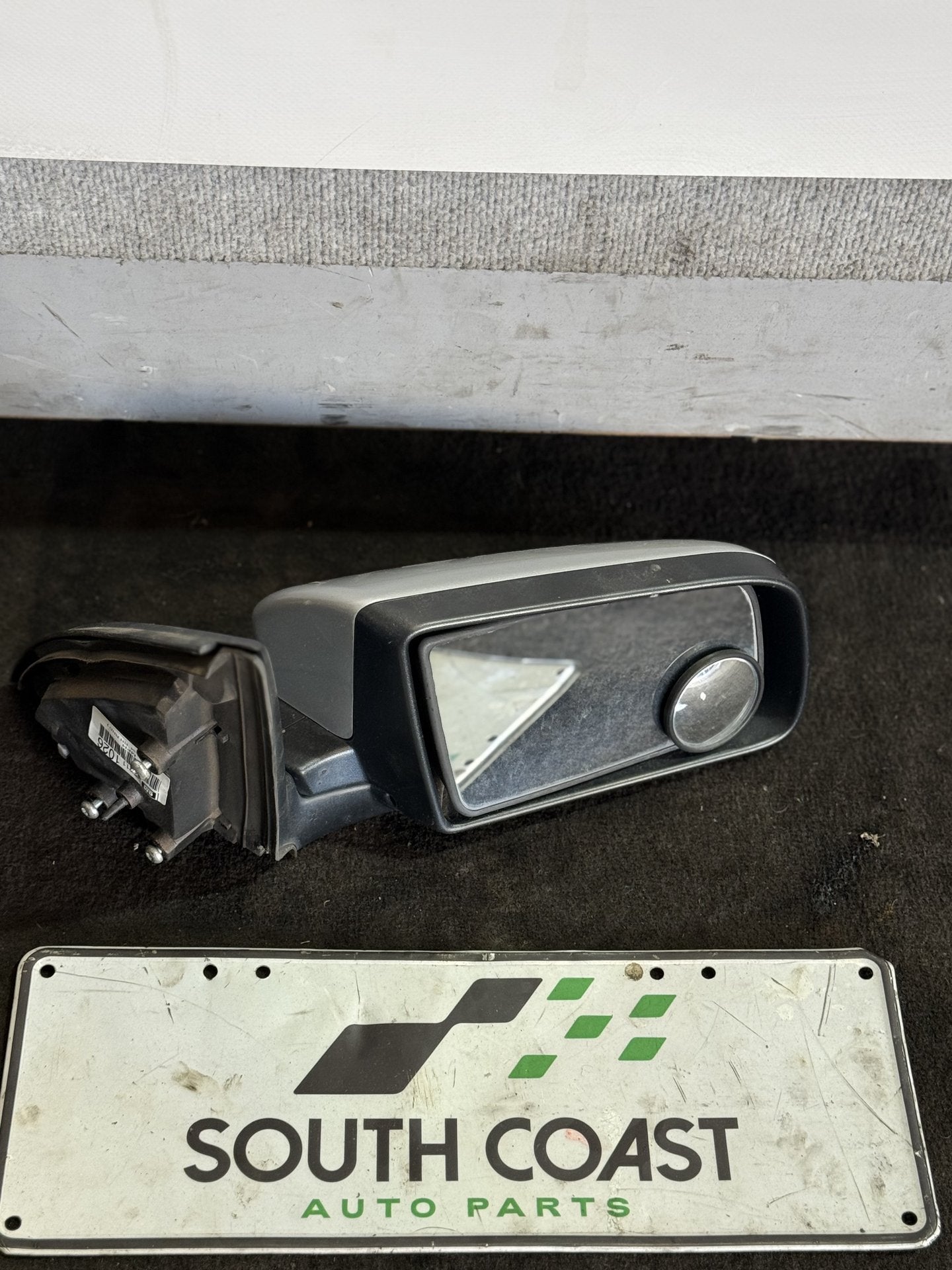 2005-2006 Holden Commodore VZ Right Door Mirror 92111026