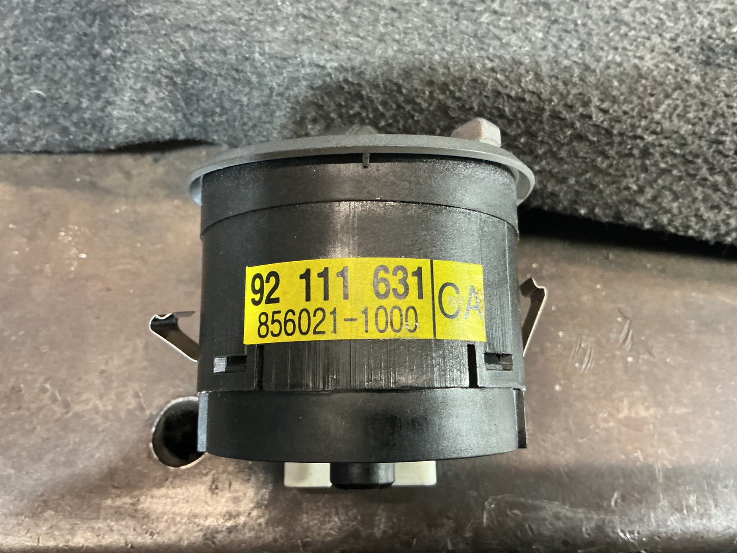 2005 Holden Commodore VZ  Headlight Switch 92111631