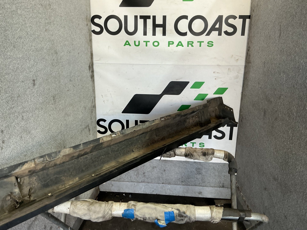 2005 Holden Adventra VZSX6 Right Side Skirt