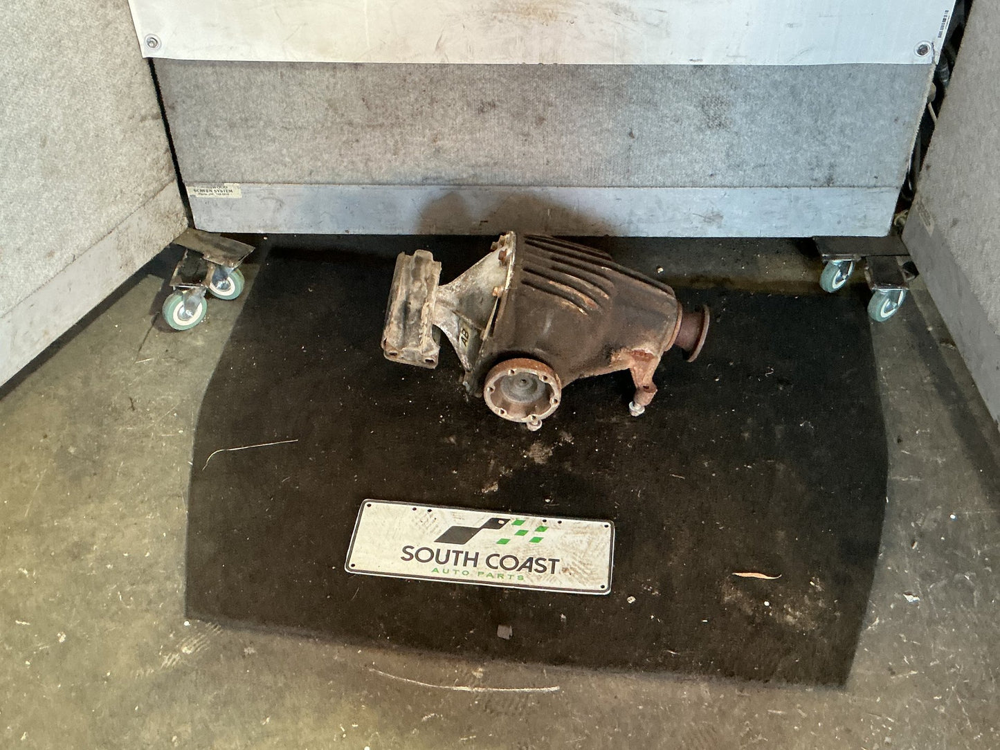 1990 Holden Statesman VQ 6H8VSY19UML459969 Differential Centre