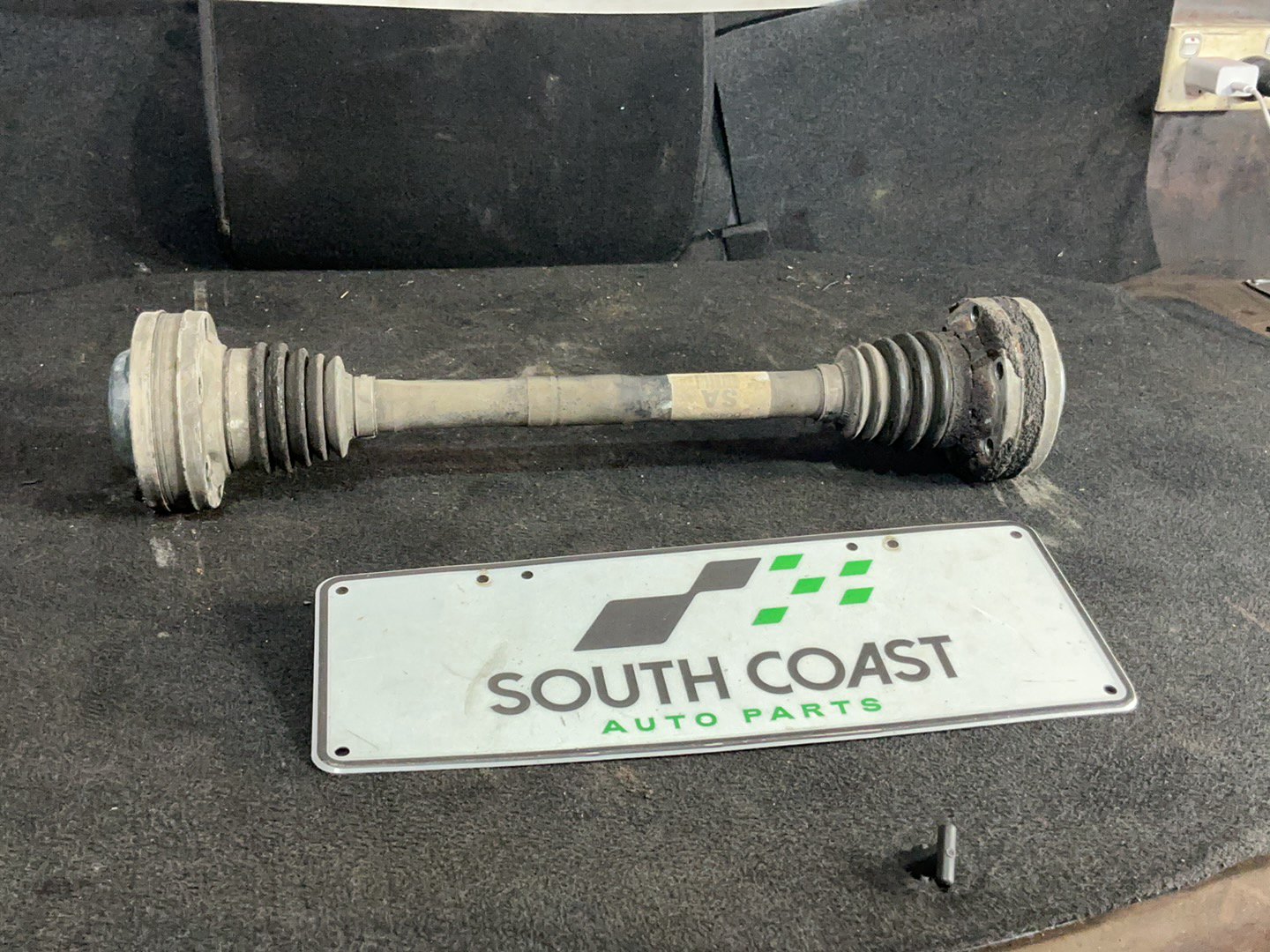 2005 Holden Commodore VZ  Left Rear Drive Axle 92109215