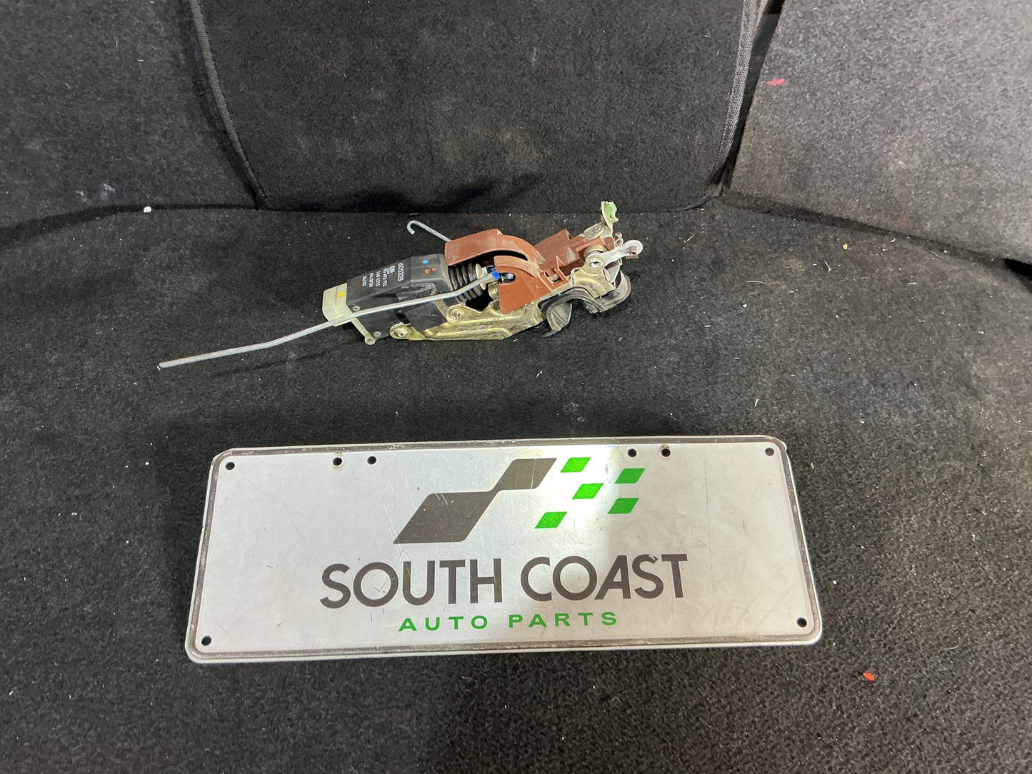 2002 Holden Statesman WH Right Front Lock Mechanism 90493702