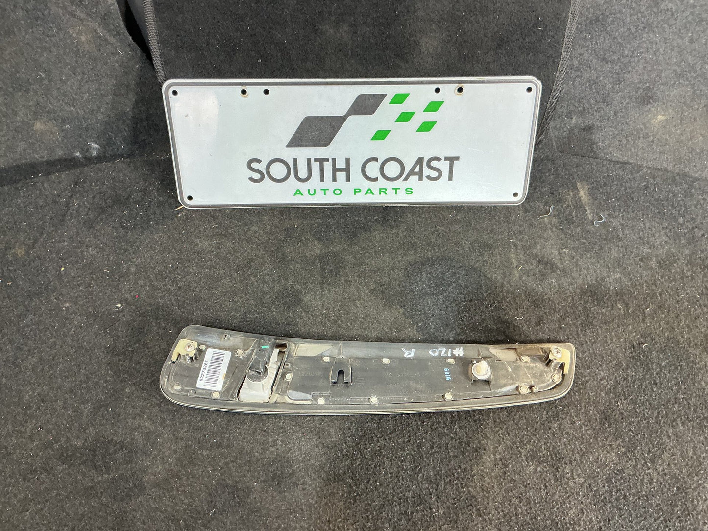 2013 Holden Ute VF  Right Front Guard Vent 92273267