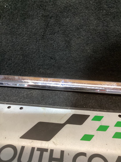 Holden Calais VE 6G1EX55768L940846 Right Rear Door Moulding