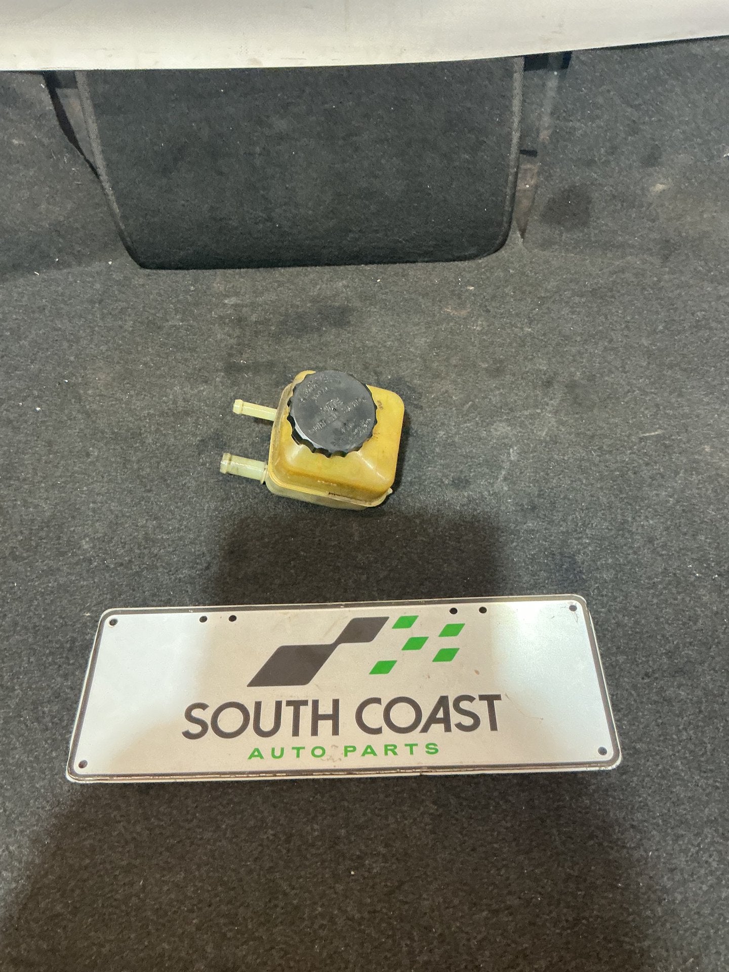 Holden Calais VE 6G1EX55768L940846 Power Steering Reservoir
