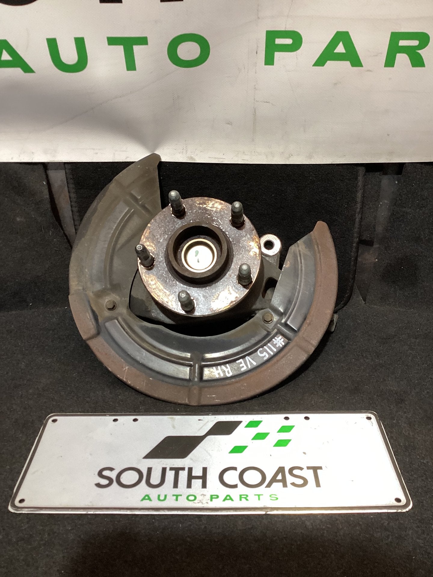 Holden Calais VE 6G1EX55768L940846 Right Front Hub Assembly