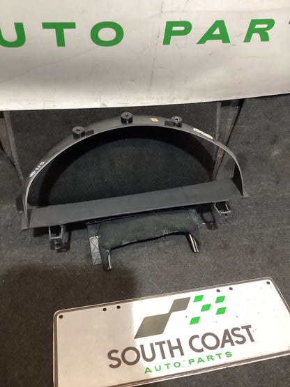 Holden Calais VE 6G1EX55768L940846 Instrument Cluster Fascia 92161867