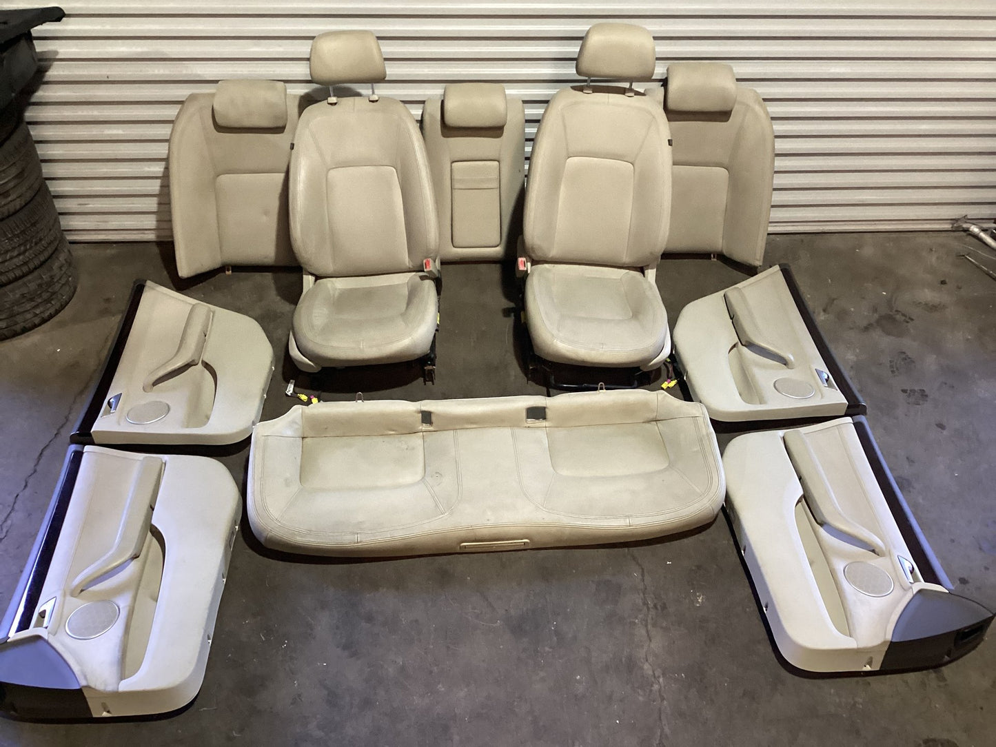 2010 Holden Statesman WM  Complete Interior WMSTATESMANCOMPLETEINTERIORLEATHERSEATSDOORTRIMS
