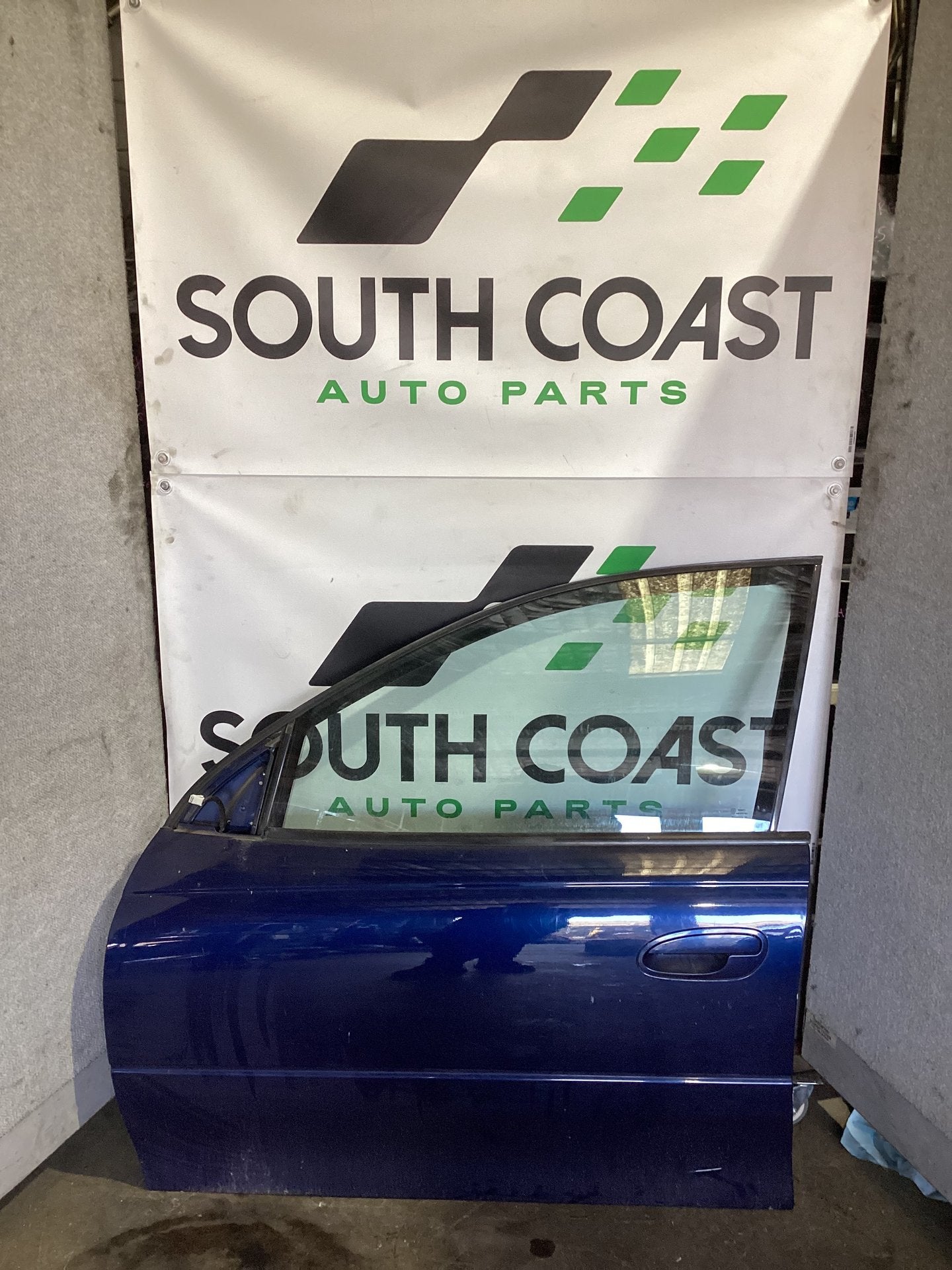 2005 Holden Commodore VZ  Left Front Door