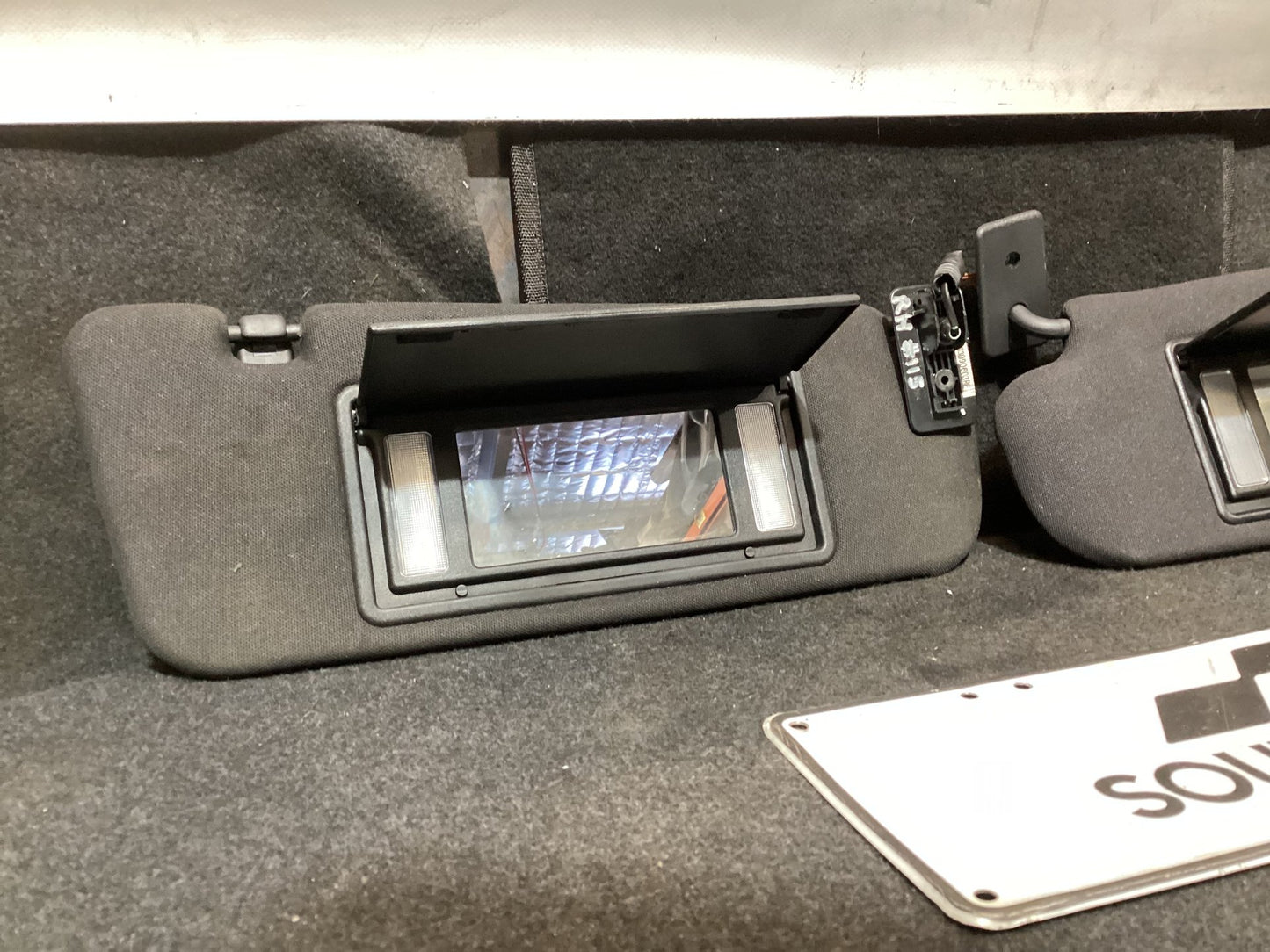 2007 Holden Calais VE 6G1EX55768L940846 Sun Visor Pair