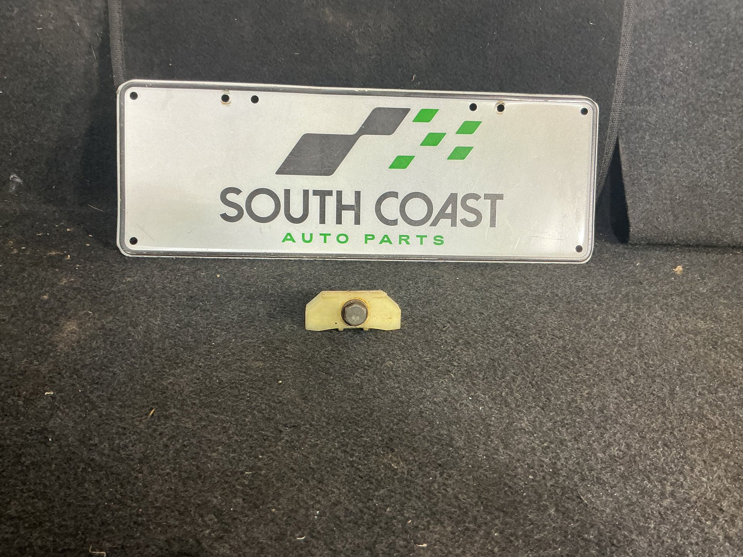 1990 Holden Statesman VQ 6H8VSY19UML459969 Battery Clamp