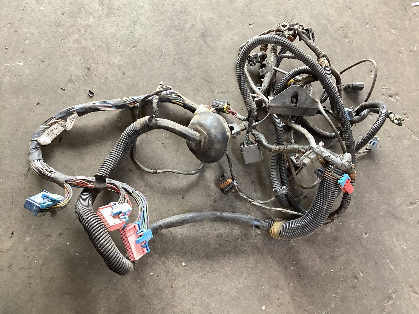 1995 - 1997 Holden Commodore VS  Engine Wiring Harness 92054293