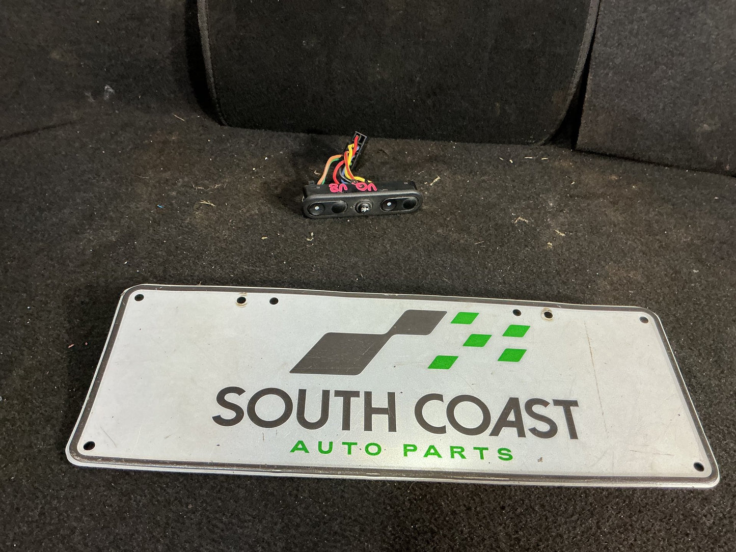1990 Holden Statesman VQ 6H8VSY19UML459969 Power Window Switch 92039736