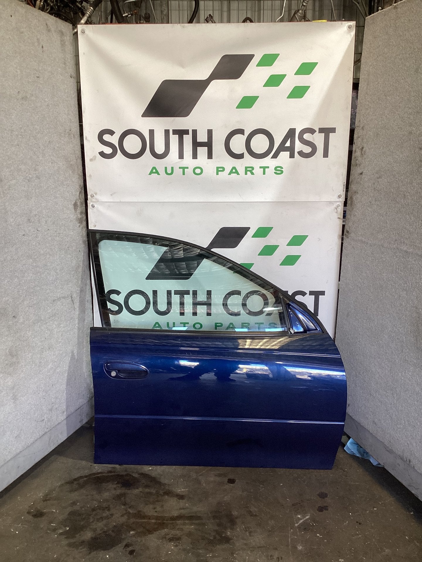2005 Holden Commodore VZ  Right Front Door