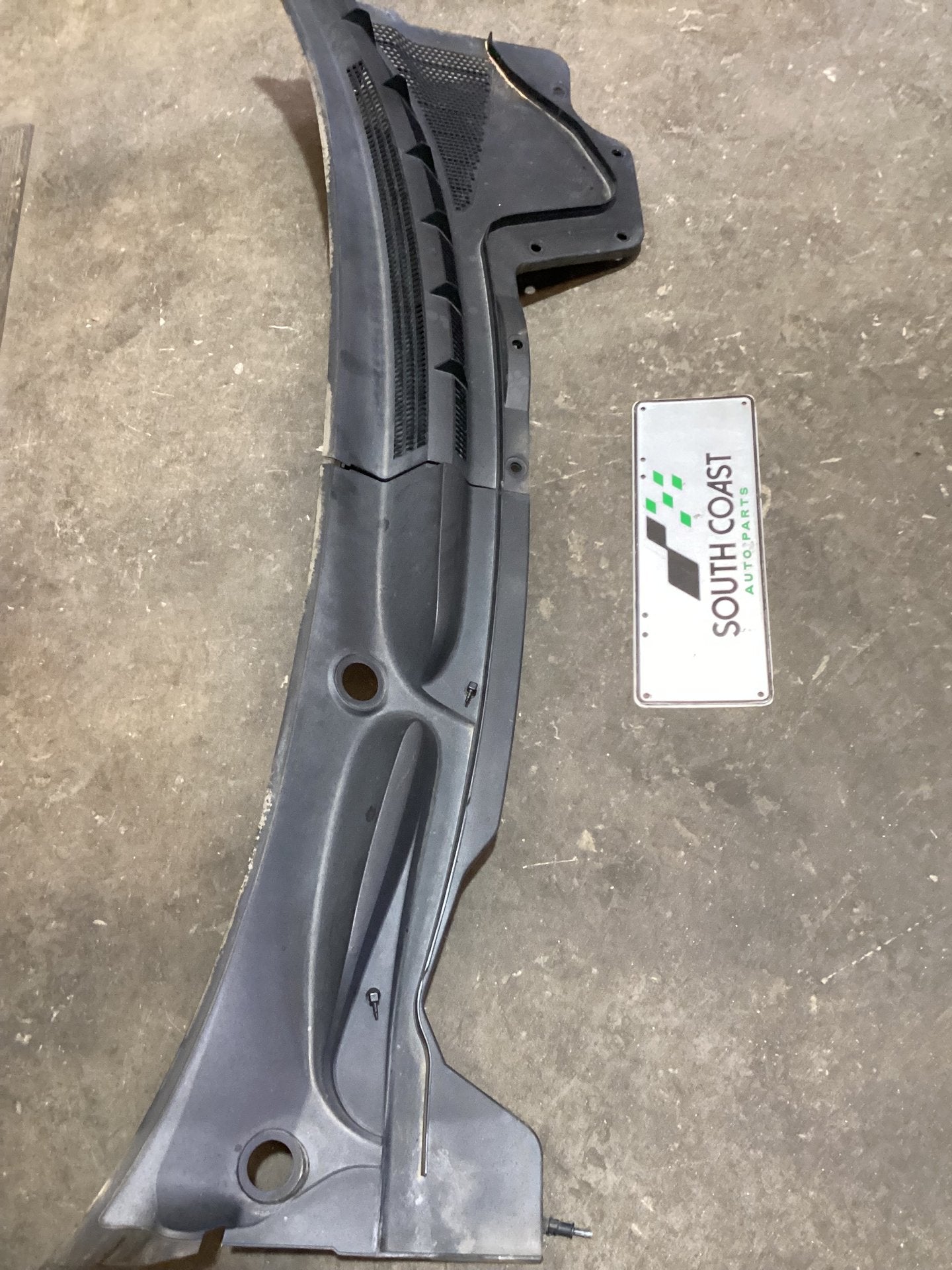 Holden Commodore VE 6G1EK5E79BL526529 Wiper Motor Cover