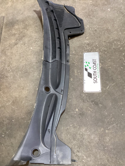 Holden Commodore VE 6G1EK5E79BL526529 Wiper Motor Cover