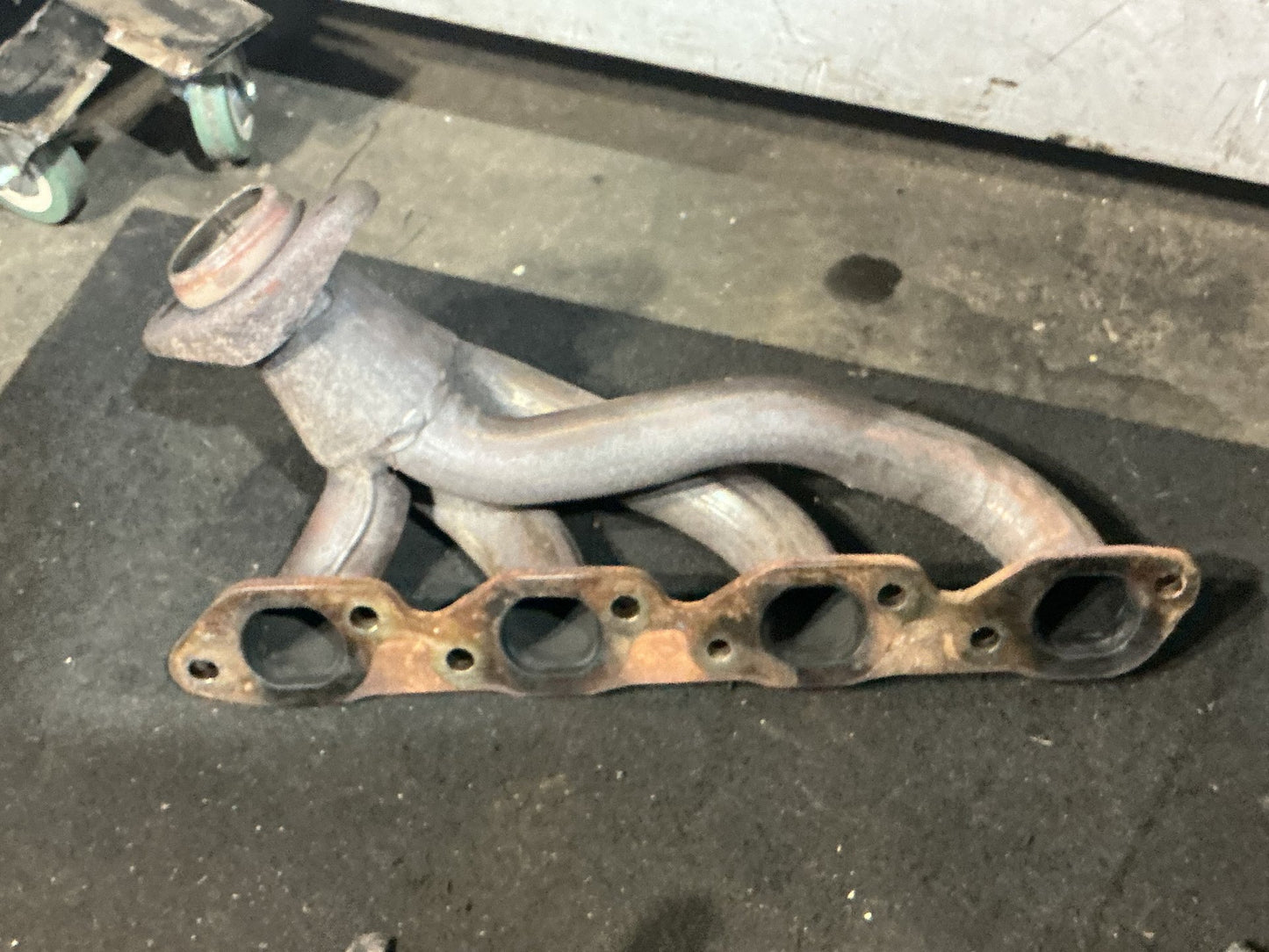1990 Holden Statesman VQ 6H8VSY19UML459969 Manifold