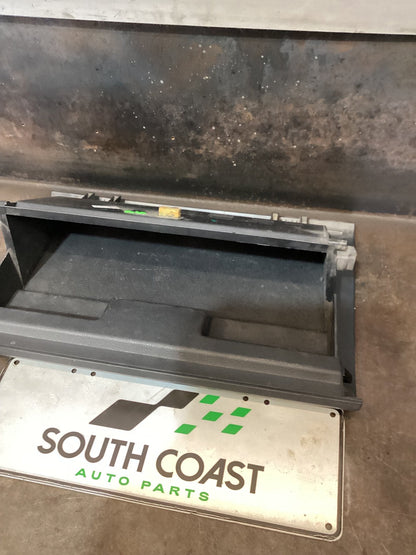 2018 Volkswagen Amarok Glove Box