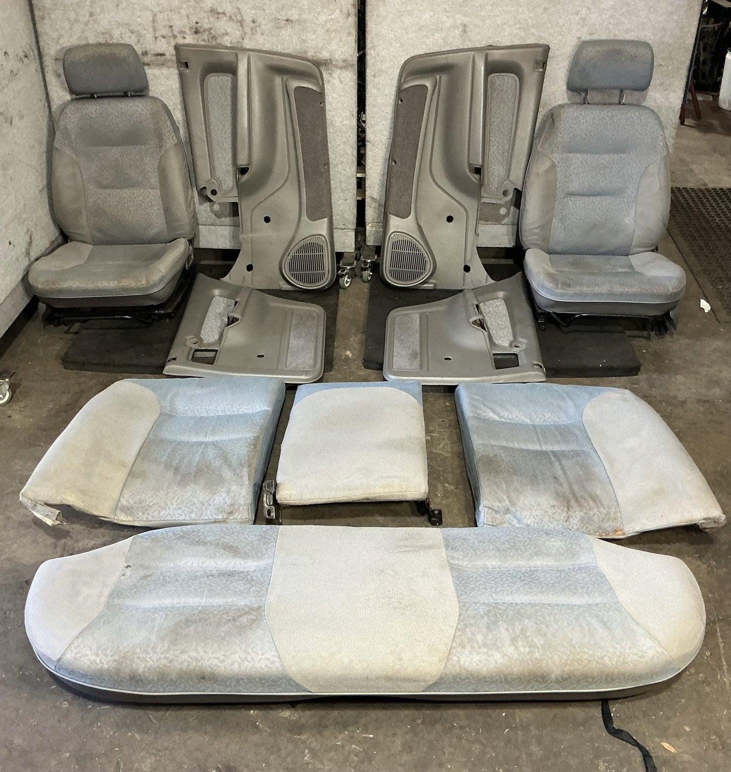 1994 Holden Commodore VR 6H8VRK19HSL781543 Complete Interior