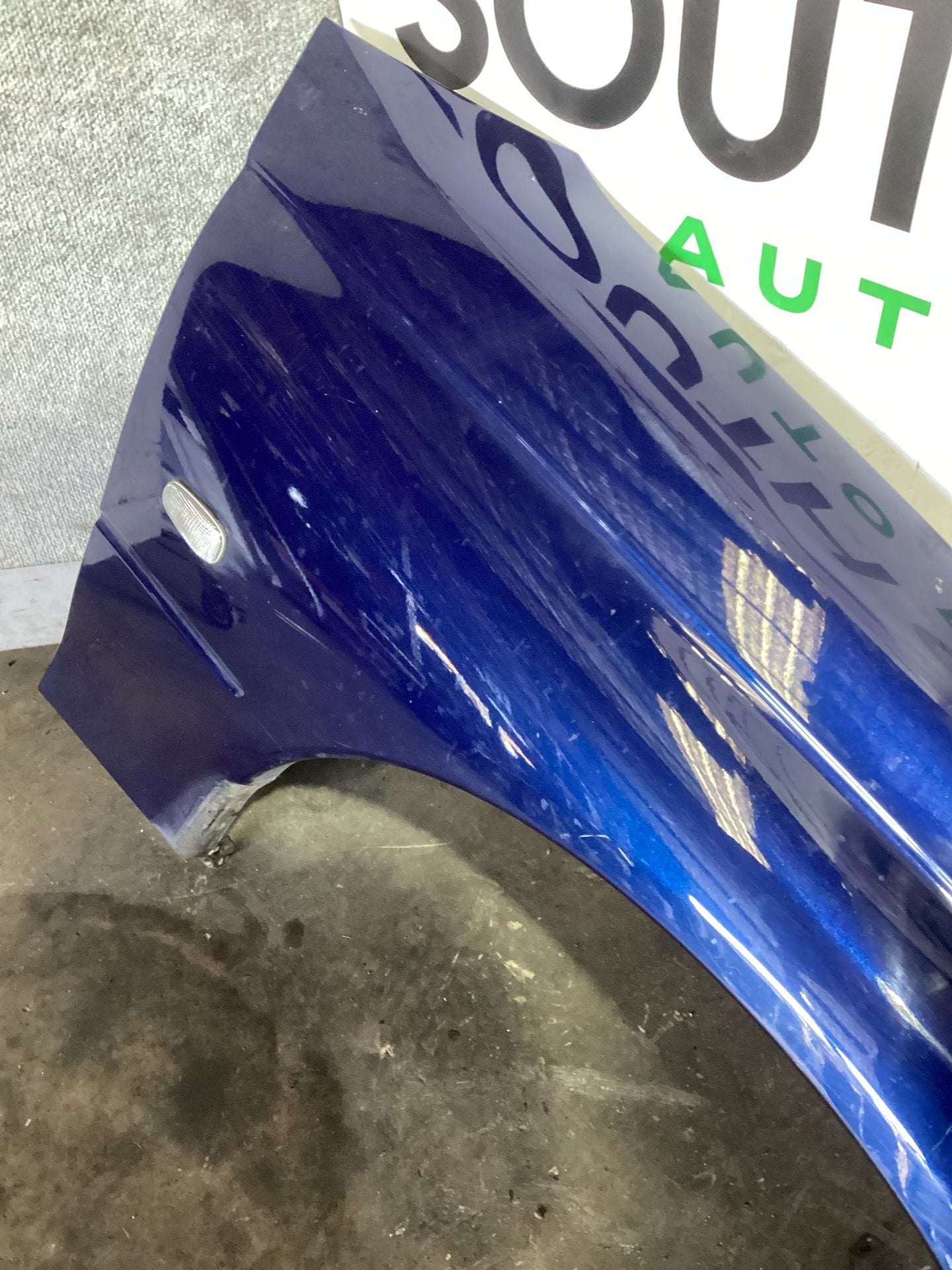 2005 Holden Commodore VZ  Right Front Guard