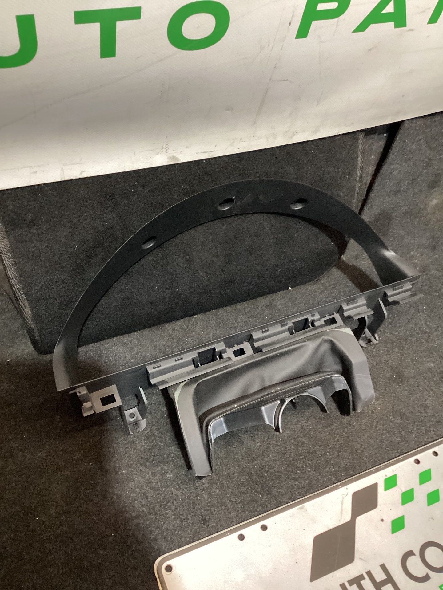 Holden Calais VE 6G1EX55768L940846 Instrument Cluster Fascia 92161867