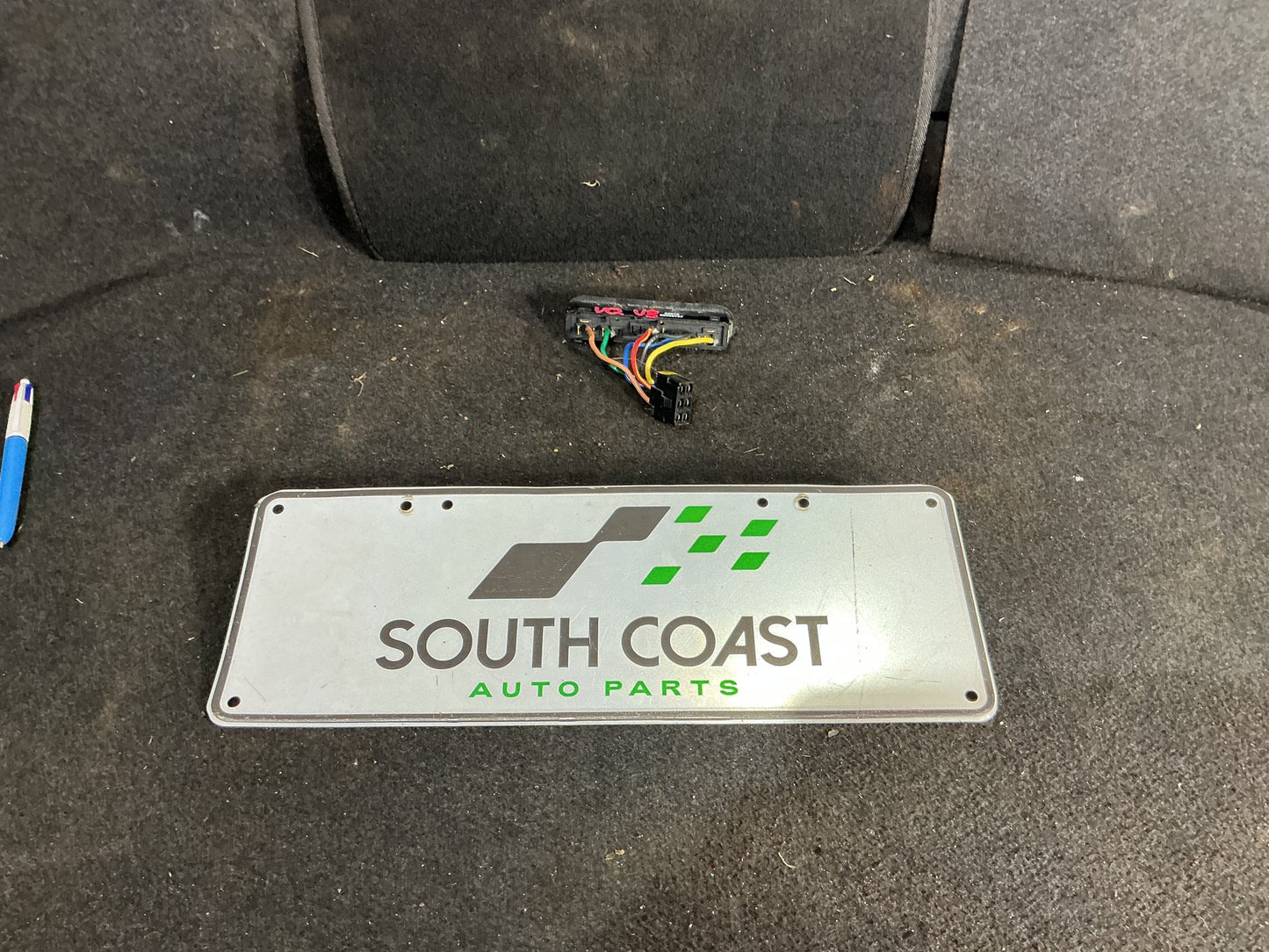 1990 Holden Statesman VQ 6H8VSY19UML459969 Power Window Switch 92039737