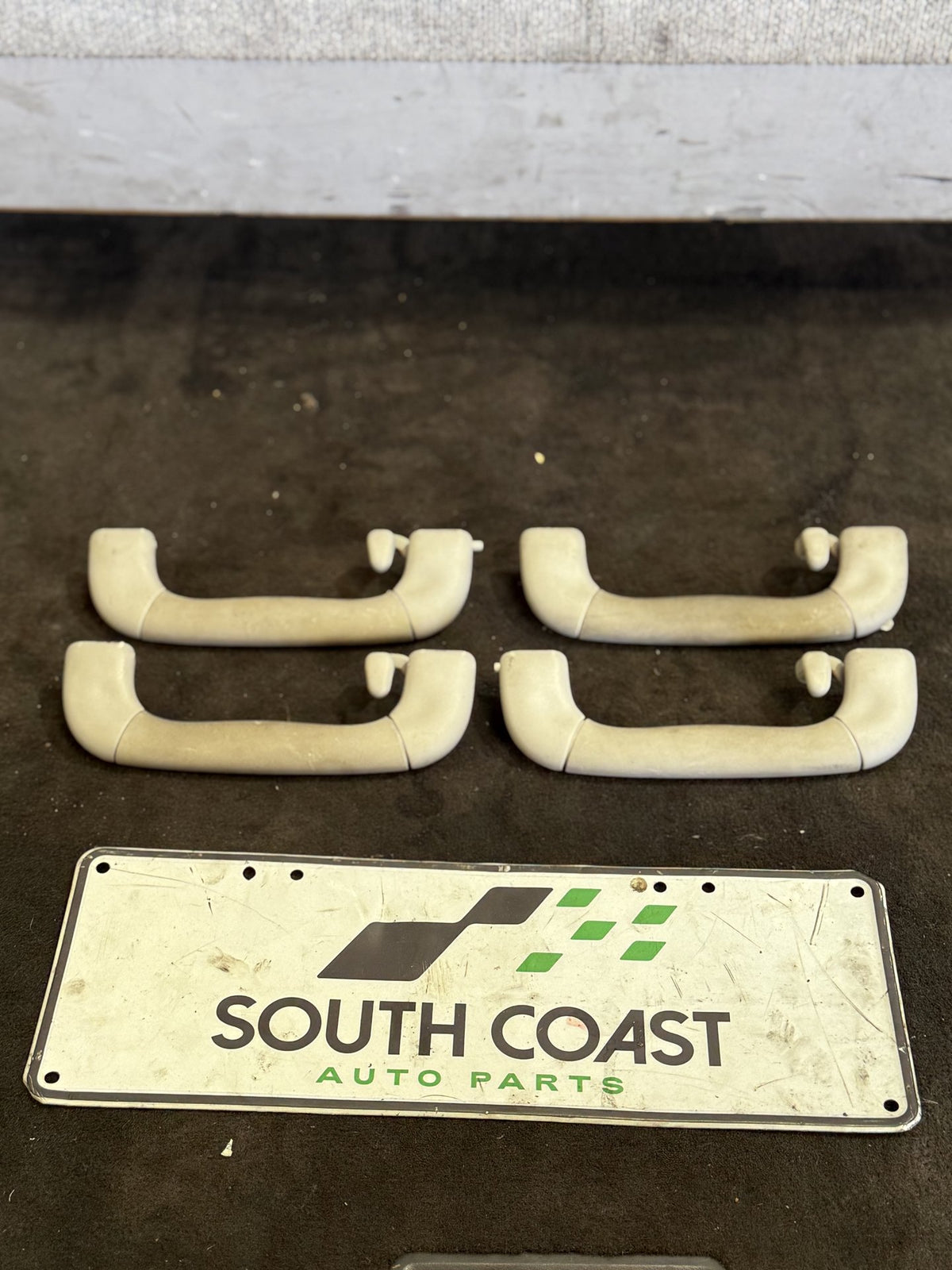2005-2006 Holden Commodore VZ Grab Handle Set 90459155