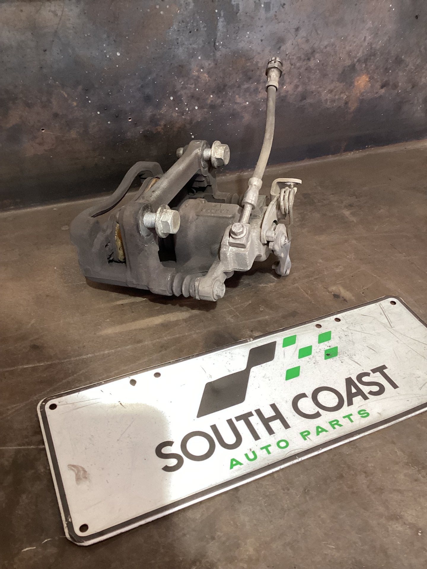 2018 Volkswagen Amarok Left Rear Caliper L66853