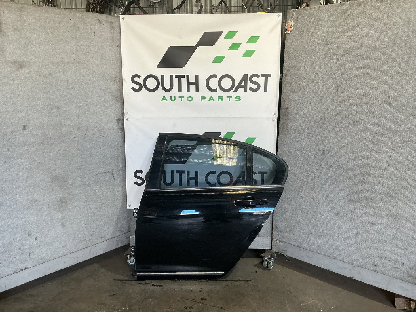 2007 Holden Calais VE 6G1EX55768L940846 Left Rear Door