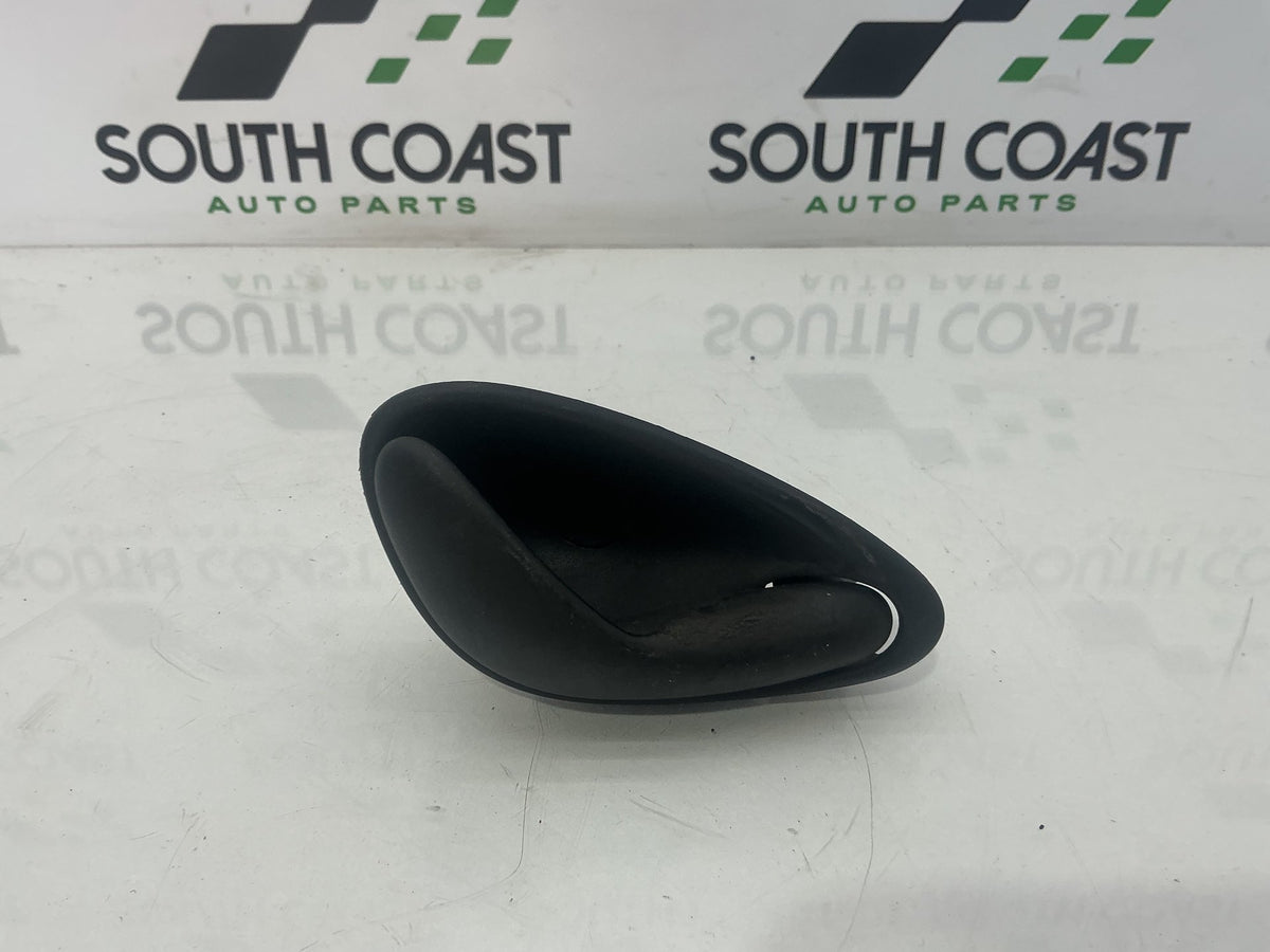 2005 Holden Adventra VZ 6G1ZM84785L518795 Right Front Door Interior Handle 92050974