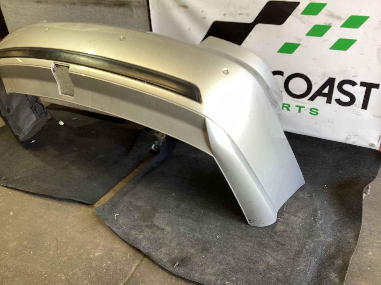 2005-2006 Holden Commodore VZ Rear Bumper Bar