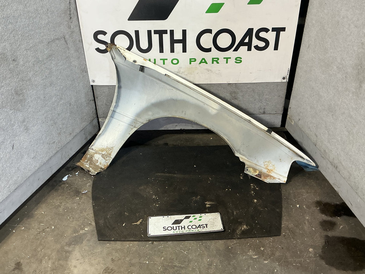 1990 Holden Statesman VQ 6H8VSY19UML459969 Left Front Guard